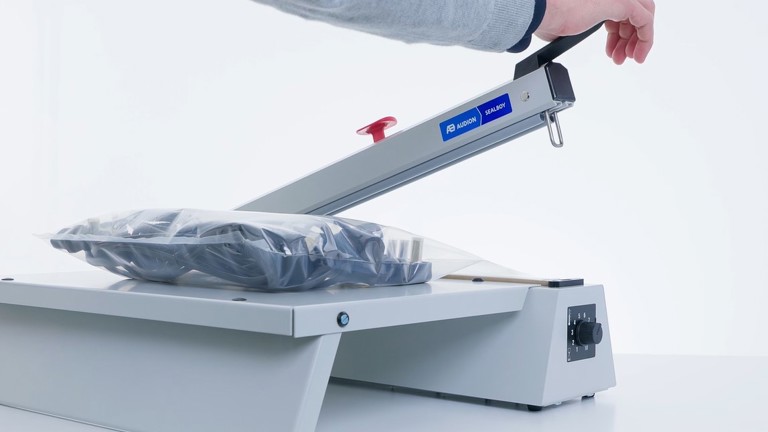 Video Still Sealboy Magneta Sealer