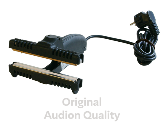 Pinces à sceller portables Futura - Pince de thermoscellage portative disponible en deux versions :
Mâchoire à soudure unique, recouverte de PTFE pour sceller le polyéthylène, ou mâchoires dentelées bi-actives pour sceller la cellophane, le papier ciré ou d'autres stratifiés. Ces soudeuses portatives peuvent être facilement adaptées à une utilisation sur table au moyen de deux pinces et d'une pédale. Remarque : Seule la pince 150 P est adaptée au scellement du polyéthylène.