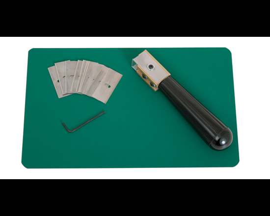 Sample cutter - Convenient tool for seal specimen creation.
A twin blade cutter for easily cutting out a 15 mm wide sample in order to execute a peel test.
