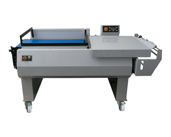 L800SA - L'Audion L 800SA, synonyme de flexibilité et de construction européenne haut de gamme, soude et emballe efficacement des produits de toutes tailles grâce à son équipement complet. Son cycle de soudure automatique et son convoyeur de déchargement garantissent une productivité élevée. Combinée au tunnel de rétraction TE-Matic, elle devient une ligne d'emballage thermorétractable professionnelle pour une cadence rapide et une finition impeccable de vos produits.