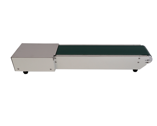 Motorized conveyor for Contimed - Optimize product support with the motorized conveyor belt with stainless steel input plate. The conveyor belt is flat, smooth and designed for easy cleaning, optimizing hygiene.