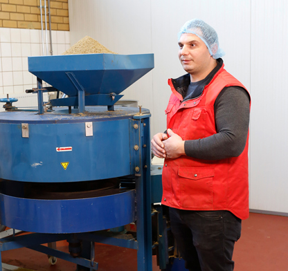 How to pack spices and sauces with the strict regulations (HACCP) but be flexible and have a high output 