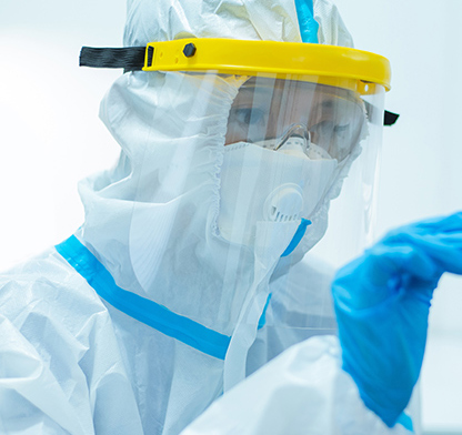  Packaging visor masks for the healthcare industry, used for the battle against COVID-19.