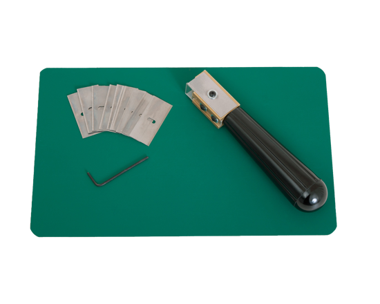 Sample cutter - Convenient tool for seal specimen creation.
A twin blade cutter for easily cutting out a 15 mm wide sample in order to execute a peel test.