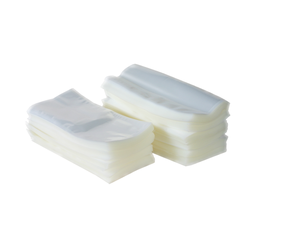 Sacs sous vide - Audion garantit la fraîcheur et la présentation de vos produits grâce à sa large gamme de sacs sous vide premium. Disponibles en version standard ou avec une bande « facile à ouvrir », tous les sacs sont transparents, fabriqués en polyamide (PA) et polyéthylène (PE) pour une résistance accrue, et soudés au fond (pas de soudures lattérales) pour une fermeture hermétique et un look impeccable.
