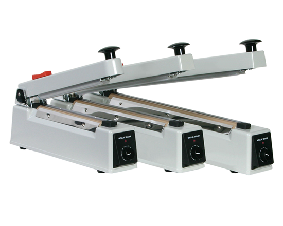 Ecosealer - Une soudeuse par impulsion entré de gamme générant une soudure de 2 mm sur des sacs PE/PP ou un film tubulaire en polyéthylène. Le couteau en option vous permet de réaliser vos propres sacs personnalisés à n'importe quelle longueur. Conçu pour de petits volumes (ne convient pas à une production industrielle ou à un usage répétitif). Longueur maximale de soudure disponible 400 mm.